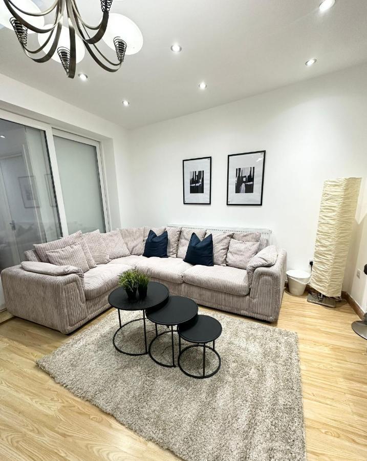 London Charm - Stylish Room In Spacious Home Ngoại thất bức ảnh