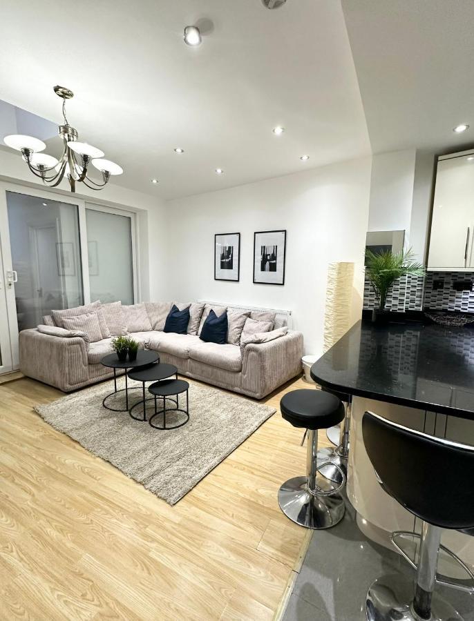 London Charm - Stylish Room In Spacious Home Ngoại thất bức ảnh
