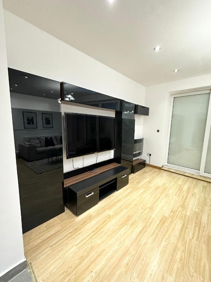 London Charm - Stylish Room In Spacious Home Ngoại thất bức ảnh